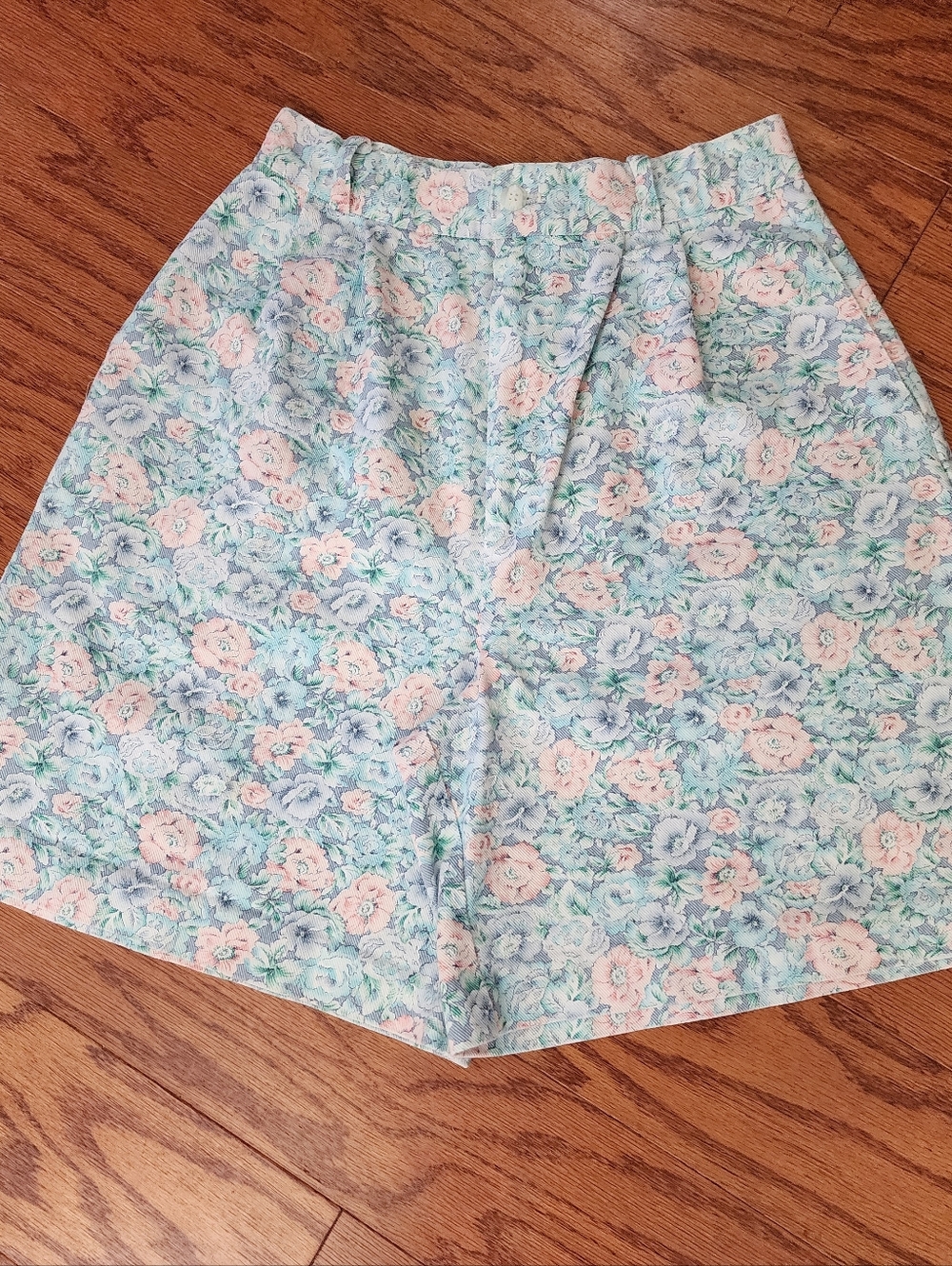 8 Vintage Floral Pastel High-Waist Women’s Shorts